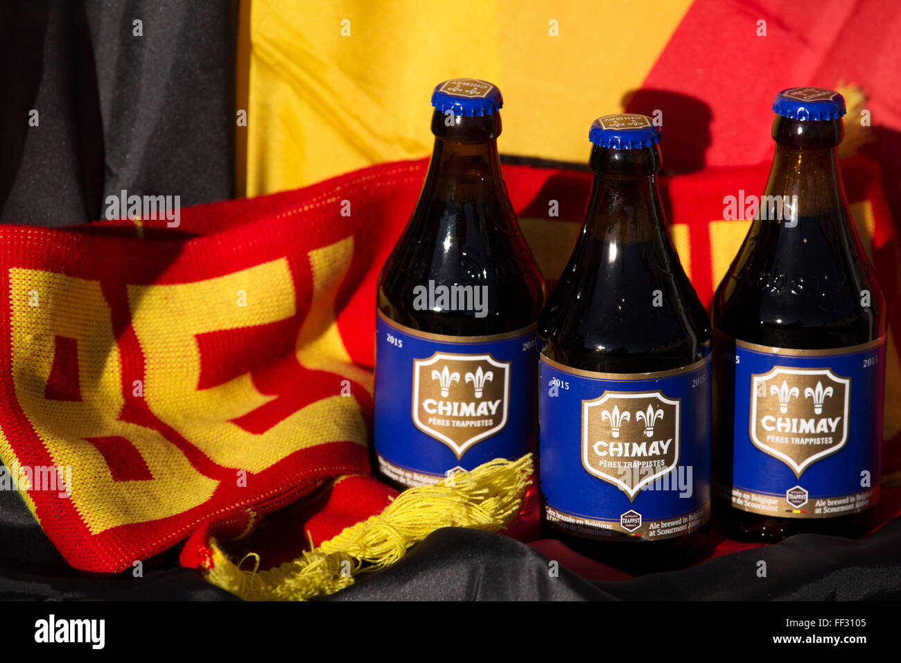 Bottiglie di Chimay Blue birra dal Belgio. La birra Trappista è prodotta presso l'Abbazia di Scourmont. Foto Stock
