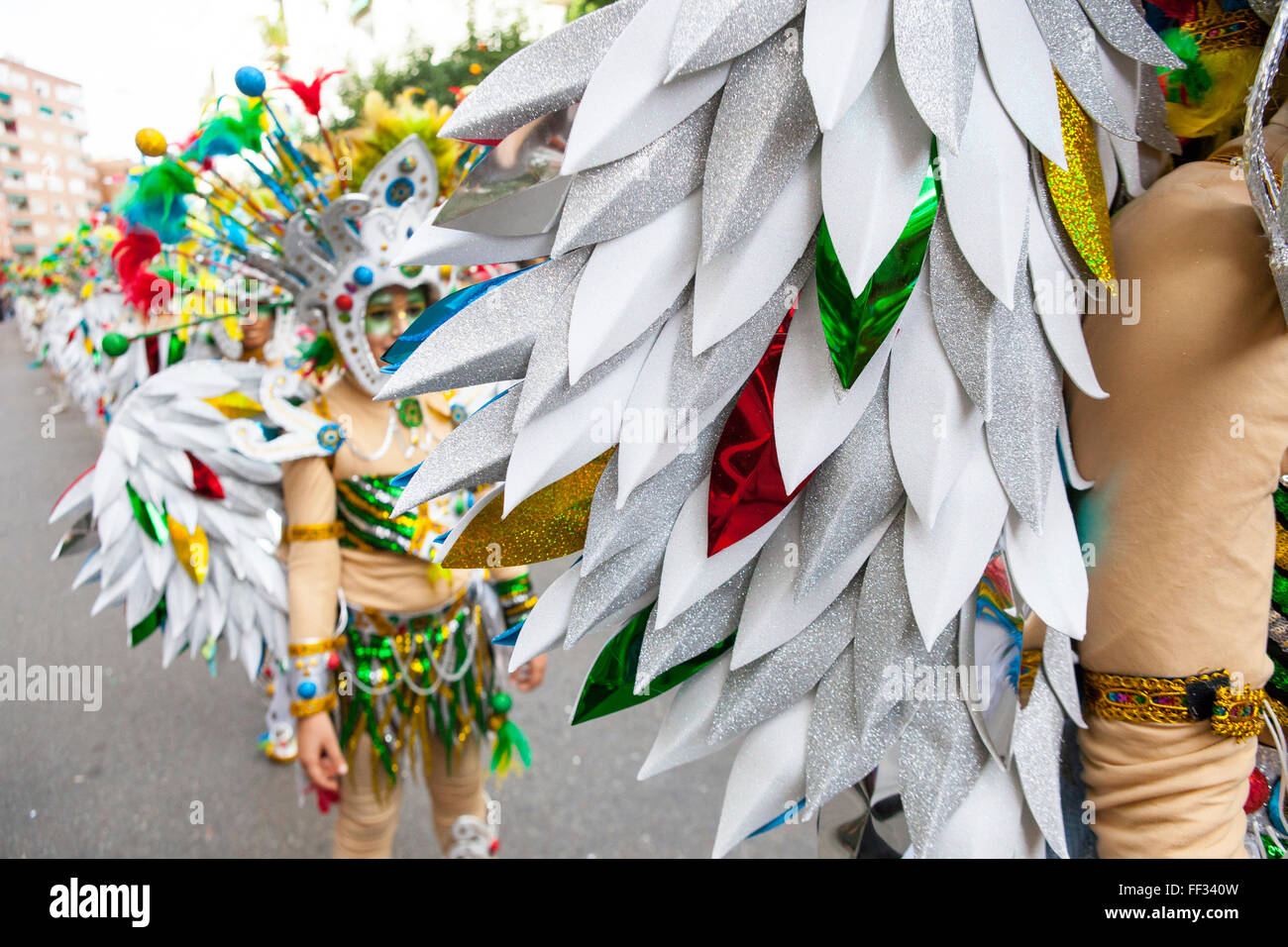 Gli artisti interpreti o esecutori ali alla sfilata di carnevale di troupes presso la città di Badajoz, Spagna Foto Stock