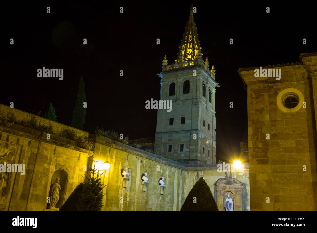 Vista notturna della famosa città di Vigo, Spagna Foto Stock