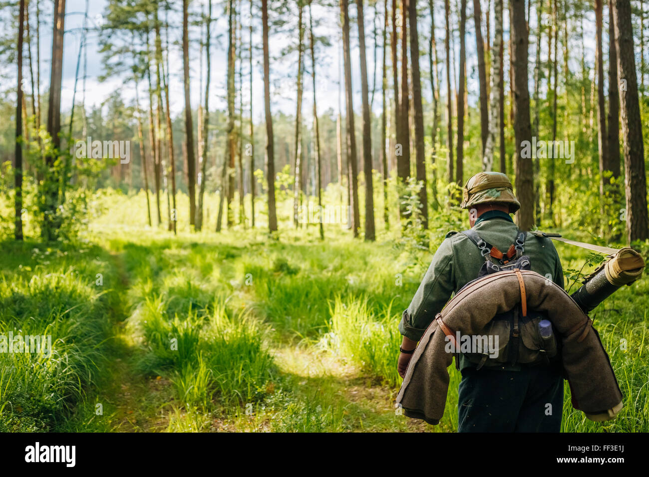 SVETLAHORSK, Bielorussia - Giugno 20, 2014: Unidentified ri-enactor vestito come soldato tedesco durante gli eventi dedicati al settantesimo annivers Foto Stock