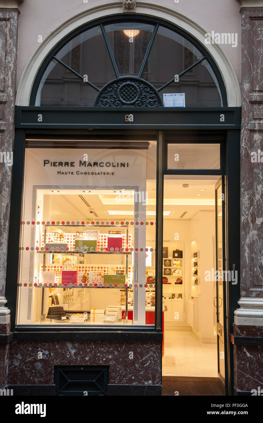 Pierre Marcolini negozio di cioccolato; Galeries Royales - Galerie de la Reine - Saint Hurbert, Bruxelles, Belgio Foto Stock
