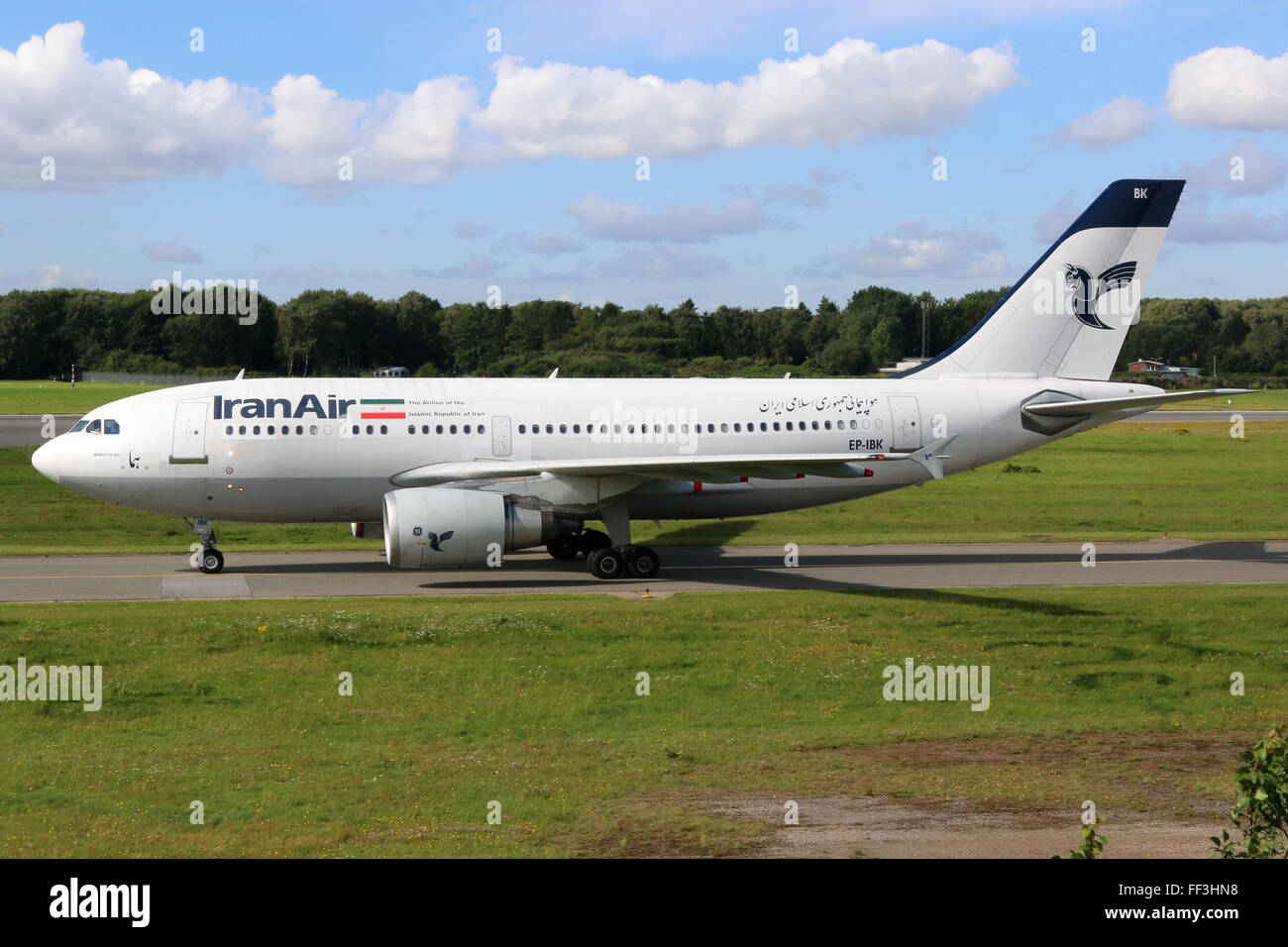 Amburgo, Germania - 3 Settembre 2015: un Iran Air Airbus A310-300 con la registrazione EP-IBK taxi all'Aeroporto di Amburgo (HAM) in Foto Stock