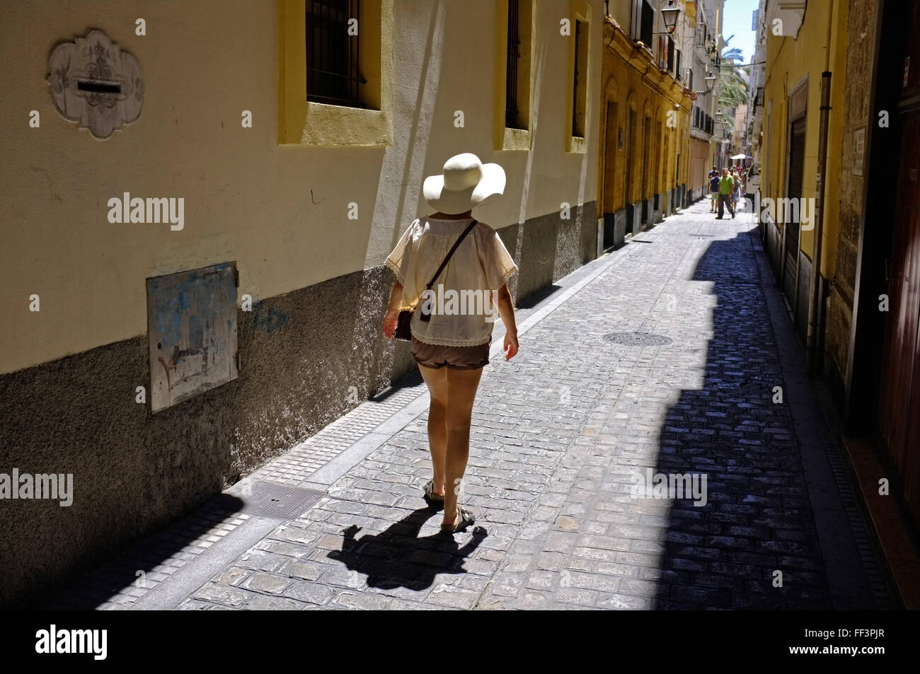 Un turista femminile a Cadice, Spagna. Foto Stock