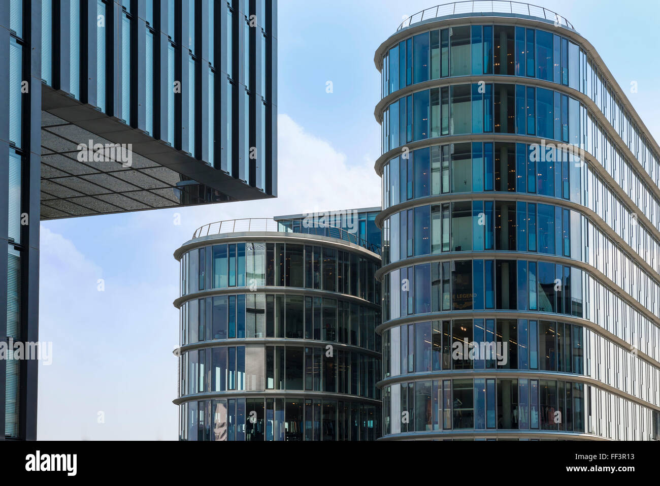 La facciata di vetro, Media Harbour, Dusseldorf, Renania settentrionale-Vestfalia, Germania Foto Stock