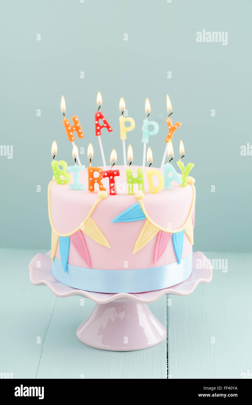 Birthday cake words happy birthday immagini e fotografie stock ad alta  risoluzione - Alamy