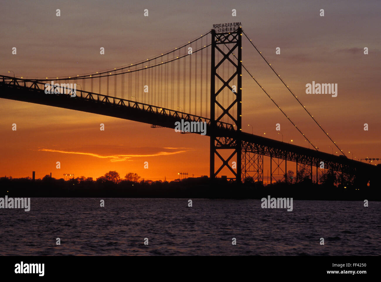Può, Canada Ontario, Ambassador Bridge tra Windsor in Canada e Detroit negli Stati Uniti, Fiume Detroit. Può, Kanada, Ontario, Foto Stock