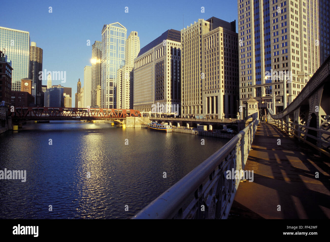Stati Uniti d'America, Stati Uniti d'America, Chicago, edifici presso il West Wacker Drive lungo il fiume Chicago. Stati Uniti d'America, Vereinigte Staaten von Foto Stock