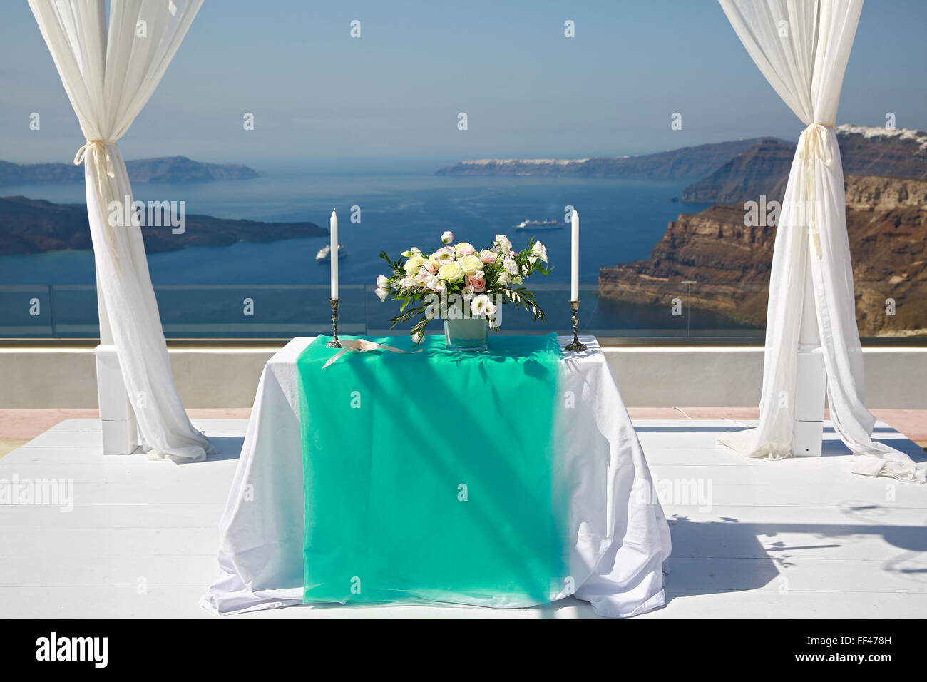 Posto per la celebrazione del matrimonio del mare in background, Grecia Foto Stock