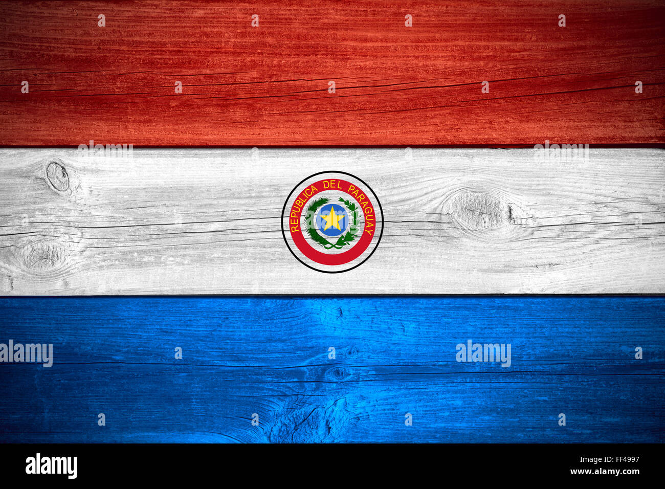 Bandiera del Paraguay o paraguaiane banner su sfondo di legno Foto Stock