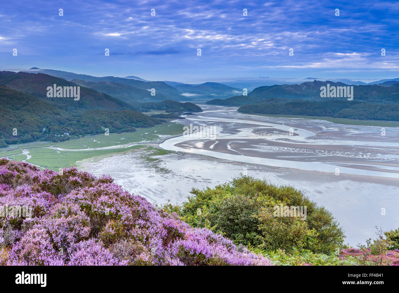 Mawddach Estuary visto dal Panorama a piedi sopra Barmouth, Gwynedd, Wales, Regno Unito, Europa. Foto Stock