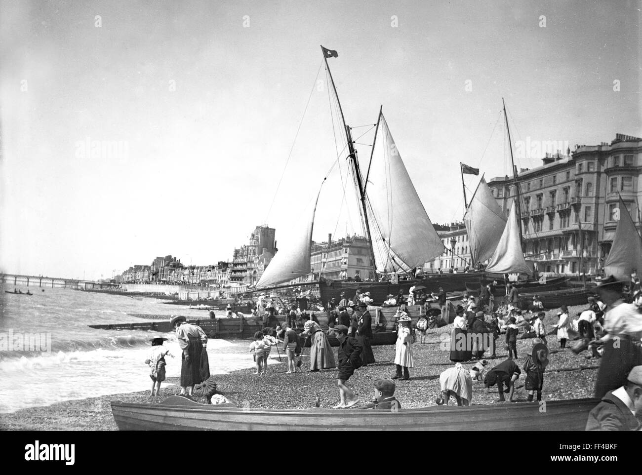 Hastings lungomare spiaggia nel Sussex 1901 Foto Stock