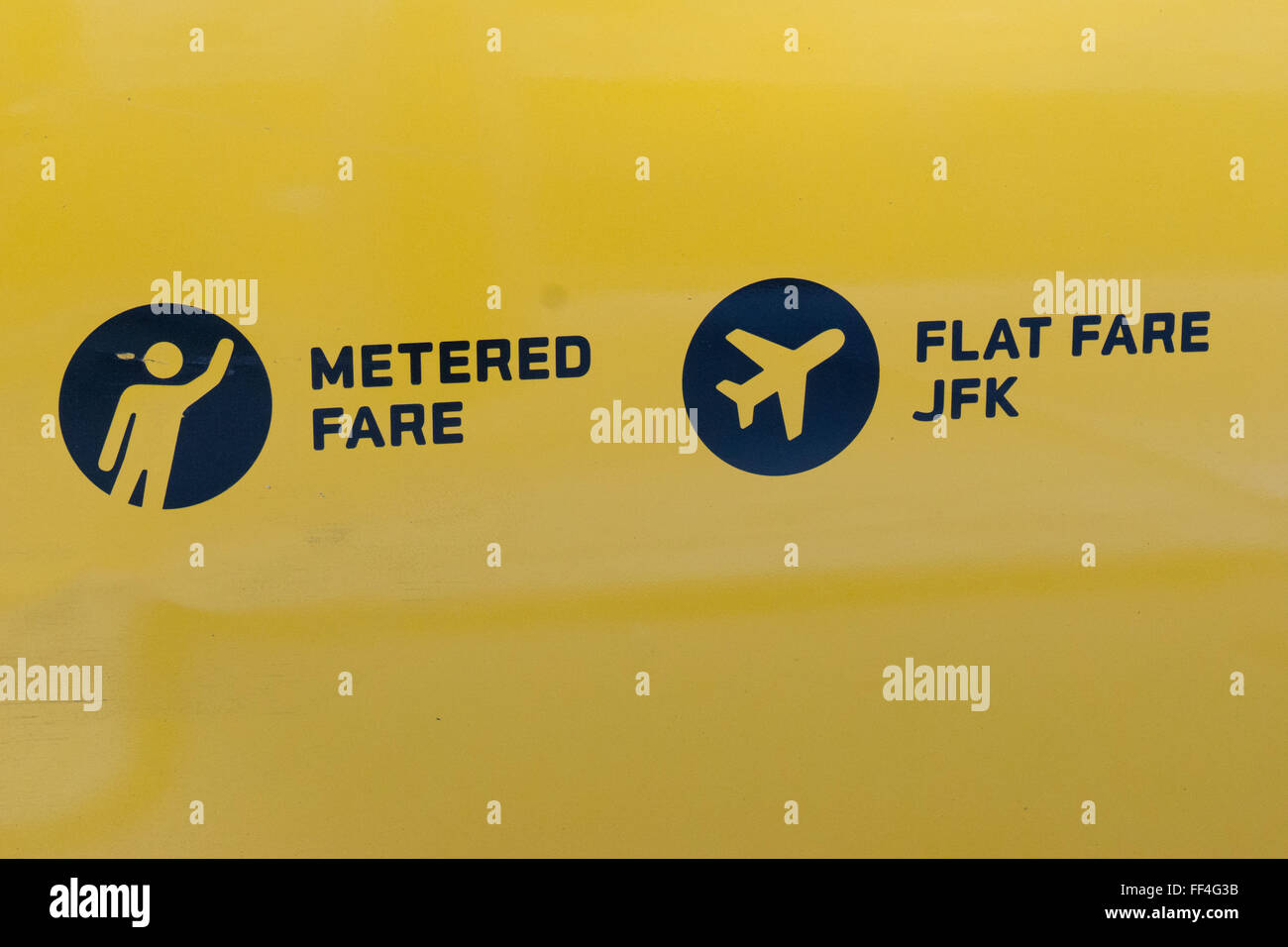 Lato di un taxi giallo in NYC Tariffe Tariffa JFK Foto Stock