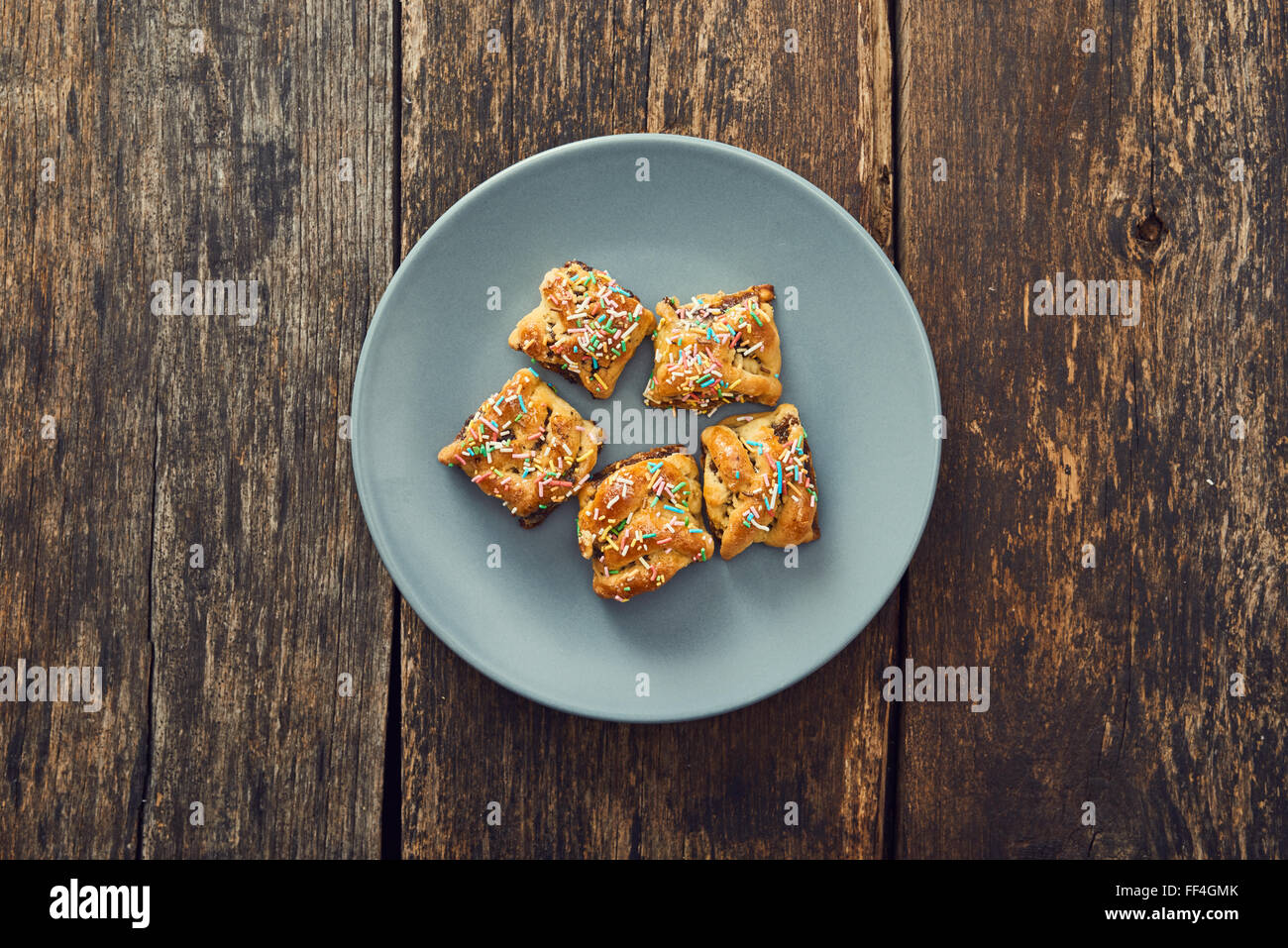 Buccellato - tradizionale pasticceria Siciliana ripieni di fichi secchi e di uva passa Foto Stock