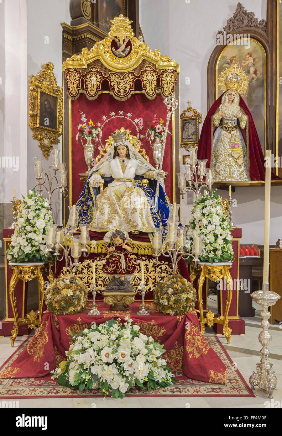 CORDOBA, Spagna - 27 Maggio 2015: Il acquisiti alla statua della Madonna e il bambino Gesù come Pastori di artista sconosciuto. Foto Stock