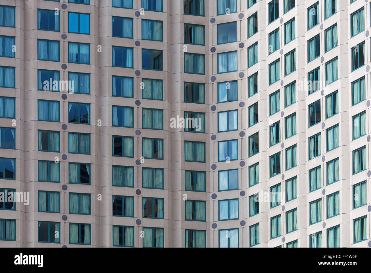 Hotel alto edificio della facciata - closeup di molte finestre in Melbourne CBD. Foto Stock