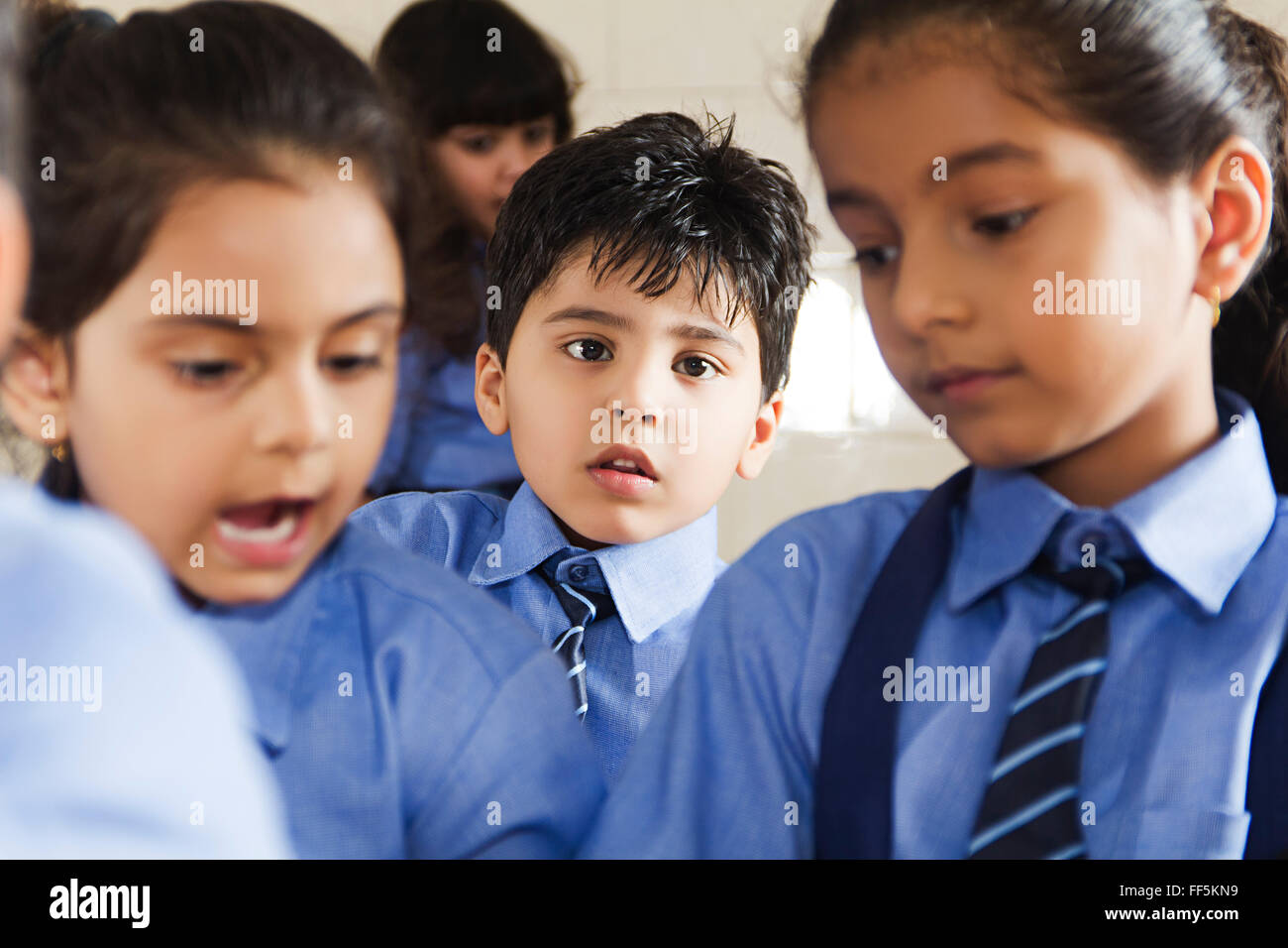 Asia Asian asiatici costumi di scena in Aula le scene in Aula i colori delle immagini a colori i colori dell'immagine Image India indiano indiani Foto Stock