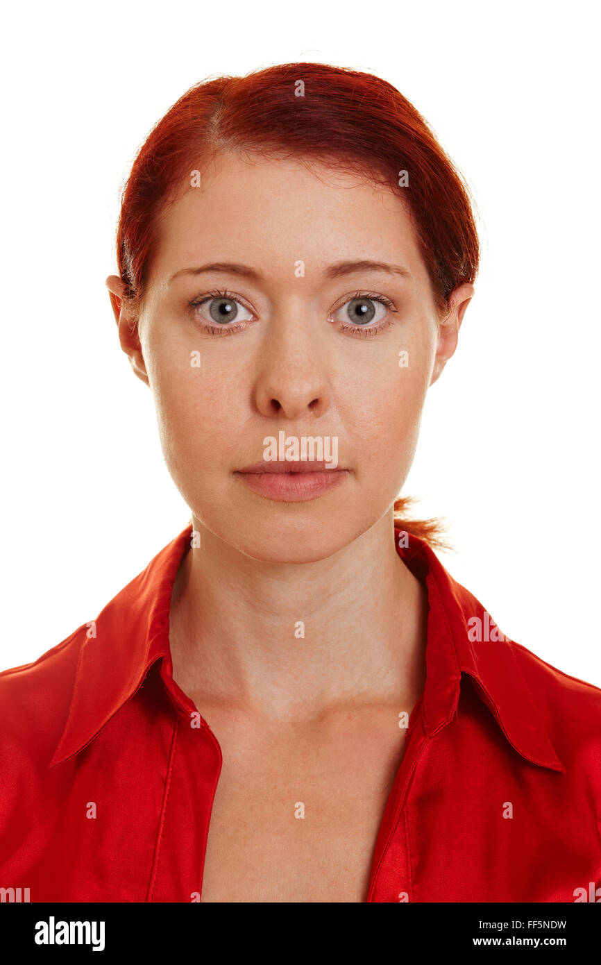 Ritratto frontale di un grave donna con capelli rossi Foto Stock