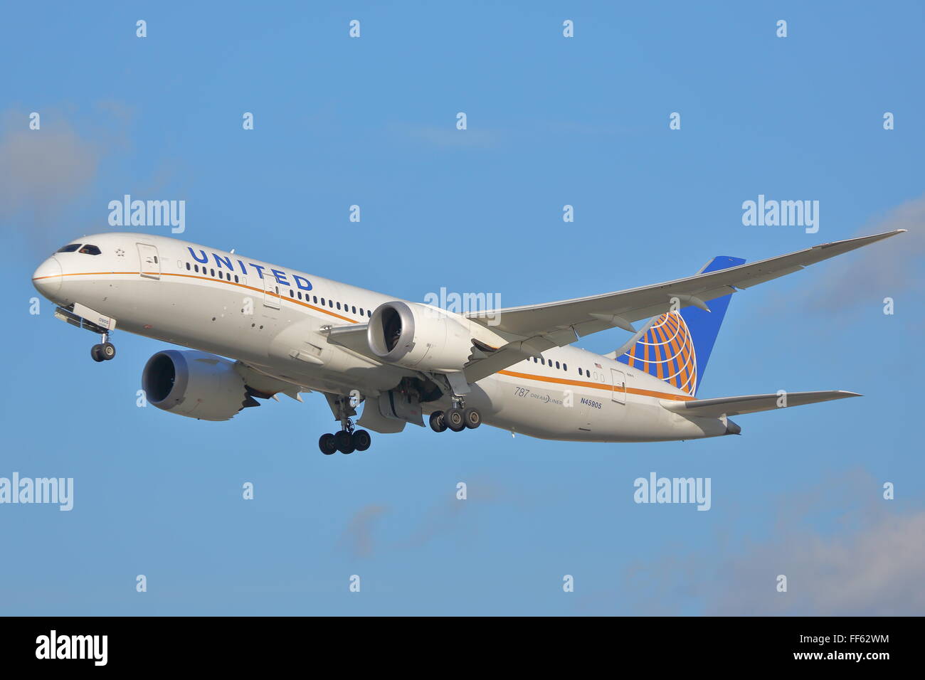 United Airlines Boeing Dreamliner 787-8 N45905 uscire dall'Aeroporto Heathrow di Londra, Regno Unito Foto Stock