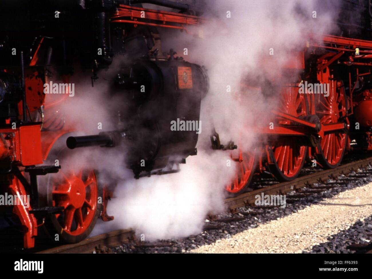 Trasporti / trasporti, ferrovia, motore di una locomotiva a vapore 01, loco 01 1100, cilindro e ruota motrice, XX secolo, storico, storico, locomotive, loco, ferrovia a vapore, locomotiva a vapore, locomotive a vapore, ferrovia, ferrovia, ferrovia, ruota, ruote, dettaglio, dettagli, vapore acqueo, treno veterano, trazione, propulsione, motore, unità di potenza, trazione, inverter, trazione Ingegneria, tecnologia, tecnologie, anni '90, diritti aggiuntivi-clearences-non disponibile Foto Stock