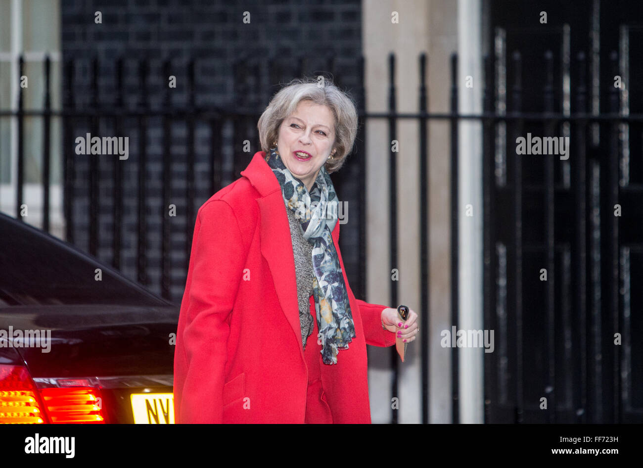 Theresa Maggio,Home Secretary, arriva al 10 di Downing Street per una riunione del gabinetto Foto Stock