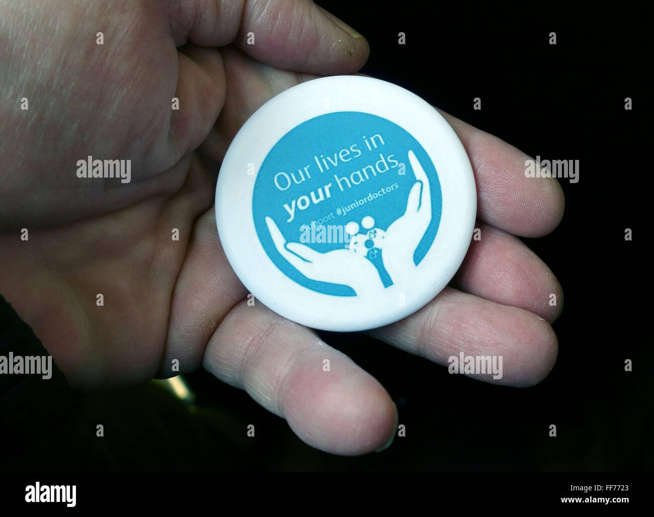 Junior i medici ospedalieri' sciopero, Kings College Hospital di Londra - badge di supporto Foto Stock