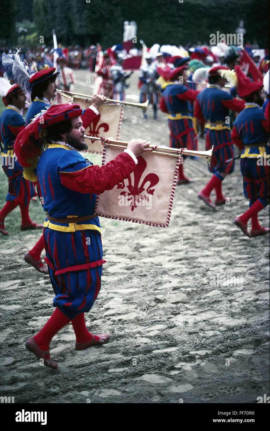 Geografia / viaggio, Italia, tradizione / folklore, Firenze, partita di calcio storica 'Calcio storico Fiorentino', guardie, fanfare wind player in costumi storici, circa 1980, Additional-Rights-clearences-not available Foto Stock