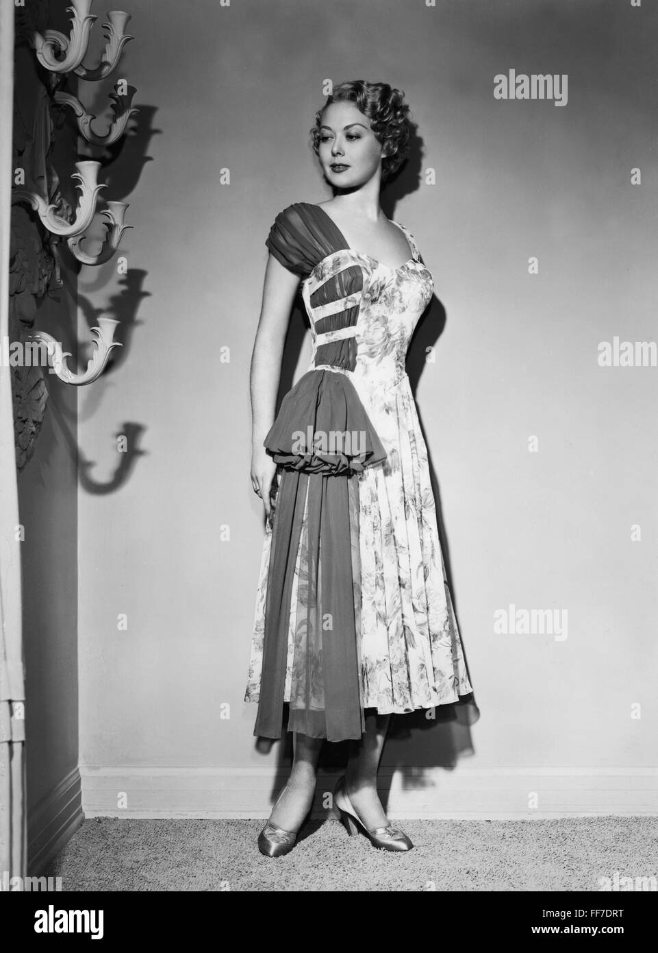 Moda, anni '50, donna in estate vestito in chiffon, anni '50, Additional-Rights-Clearences-non disponibile Foto Stock