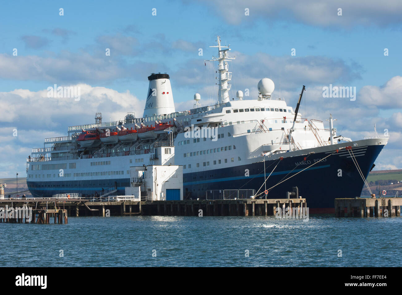 La nave di crociera ormeggiato a Invergordon, sul Cromarty Firth - Ross-shire, Scozia. Foto Stock