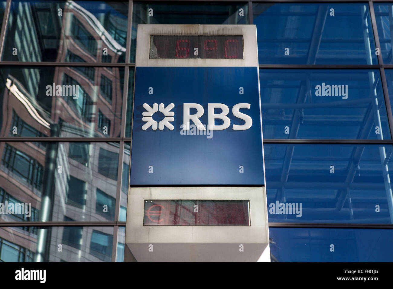 Segno al di fuori della Royal Bank of Scotland RBS Head office su Bishopsgate, London, Regno Unito. Foto Stock