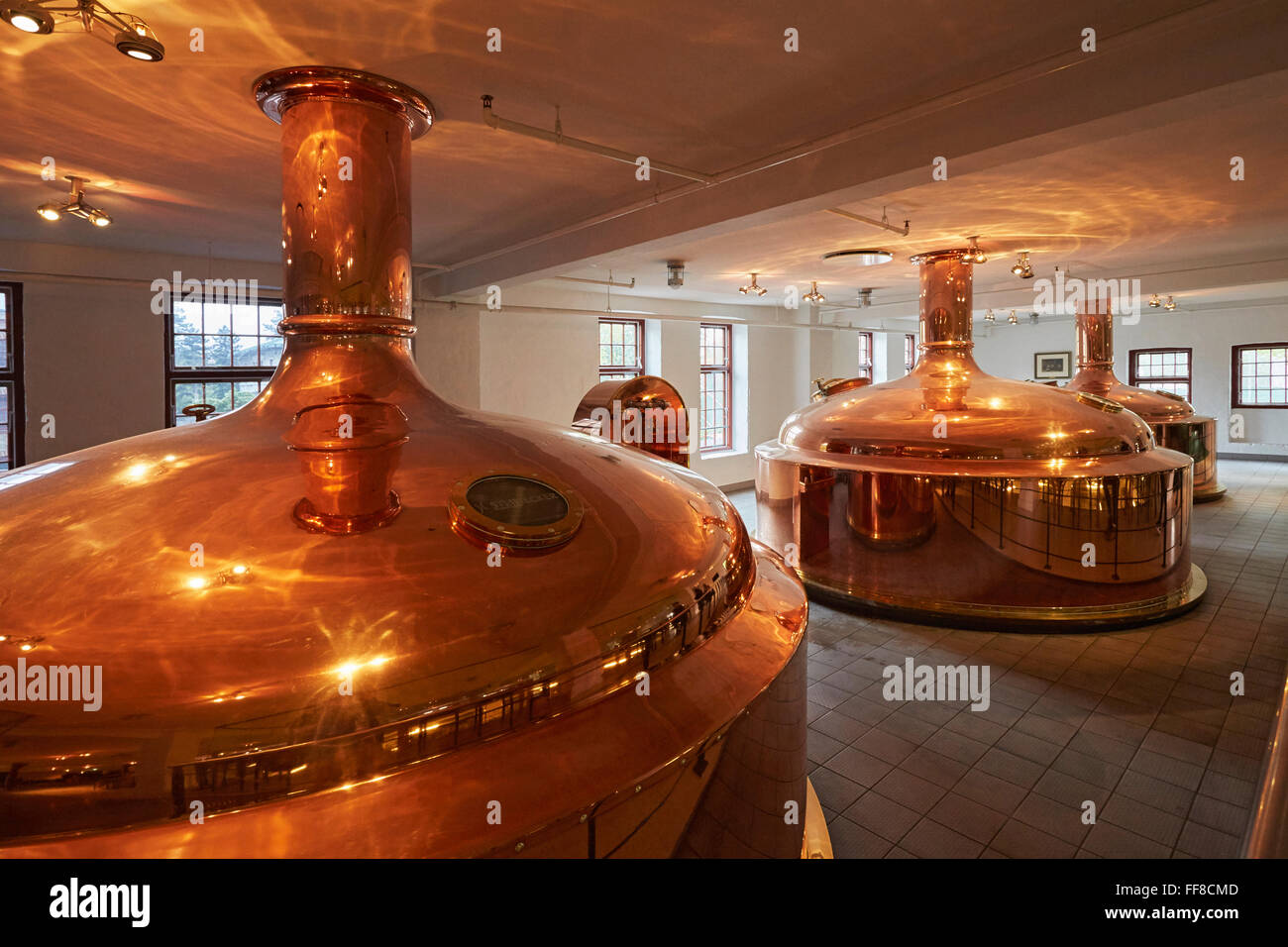 A Copenaghen la fabbrica di birra Carlsberg museum di rame serbatoi della birra Foto Stock