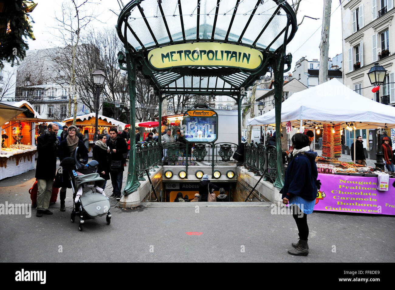 Mercatino di Natale di Abbesses street, Montmartre, Parigi Foto Stock
