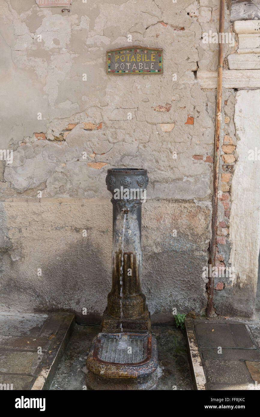 Acqua potabile fontana, Murano VE Foto Stock