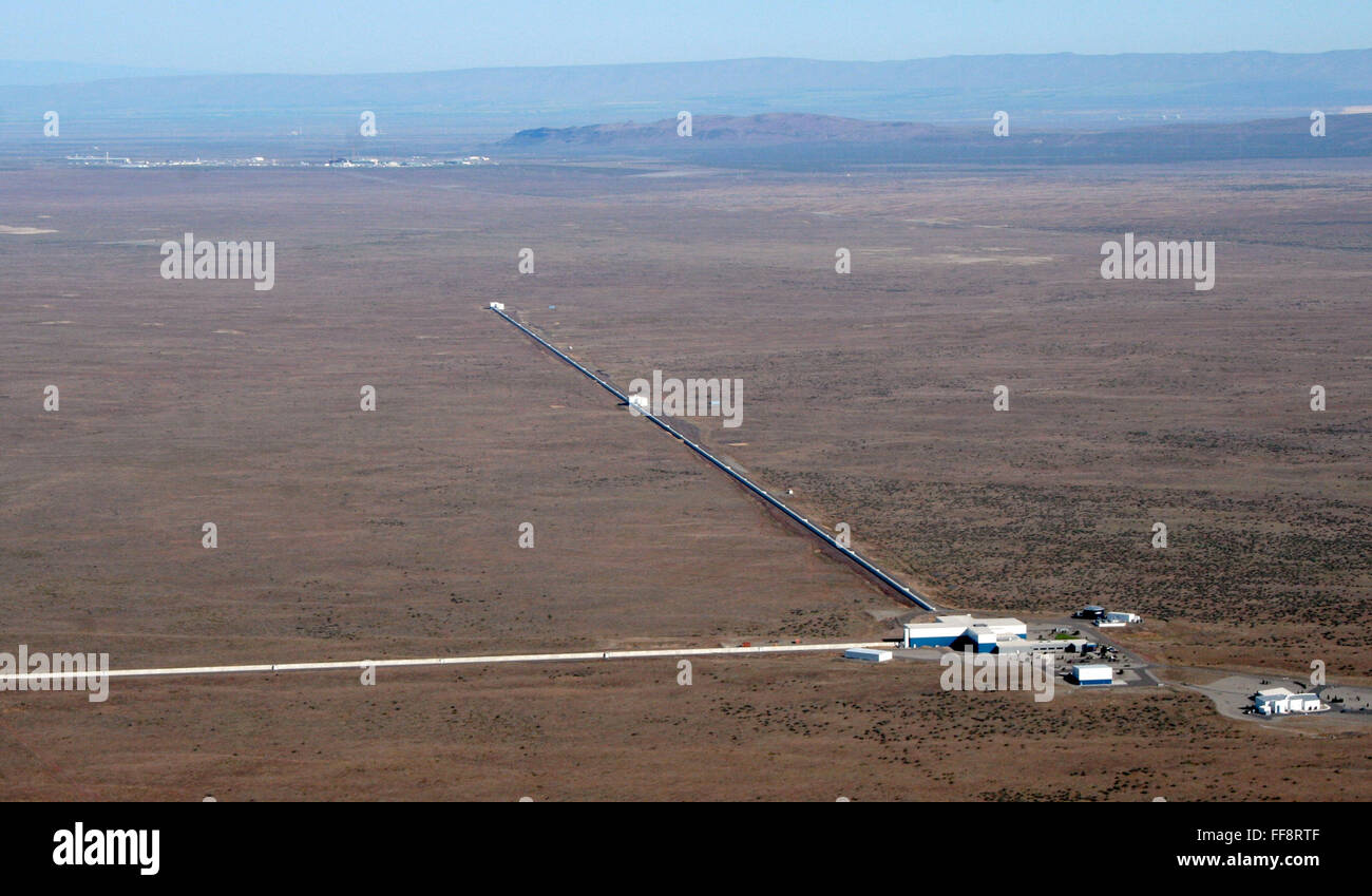 (160211) -- WASHINGTON, 11 febbraio (Xinhua) -- File foto mostra l'interferometro laser gravitazionale onda-osservatorio (LIGO) in Hanford, Washington, Stati Uniti. Gli scienziati degli Stati Uniti ha detto Giovedi hanno rilevato l'esistenza di onde gravitazionali, che erano stati previsti da Albert Einstein la teoria della relatività generale di 100 anni fa.(Xinhua/Caltech/MIT/LIGO Lab) Foto Stock