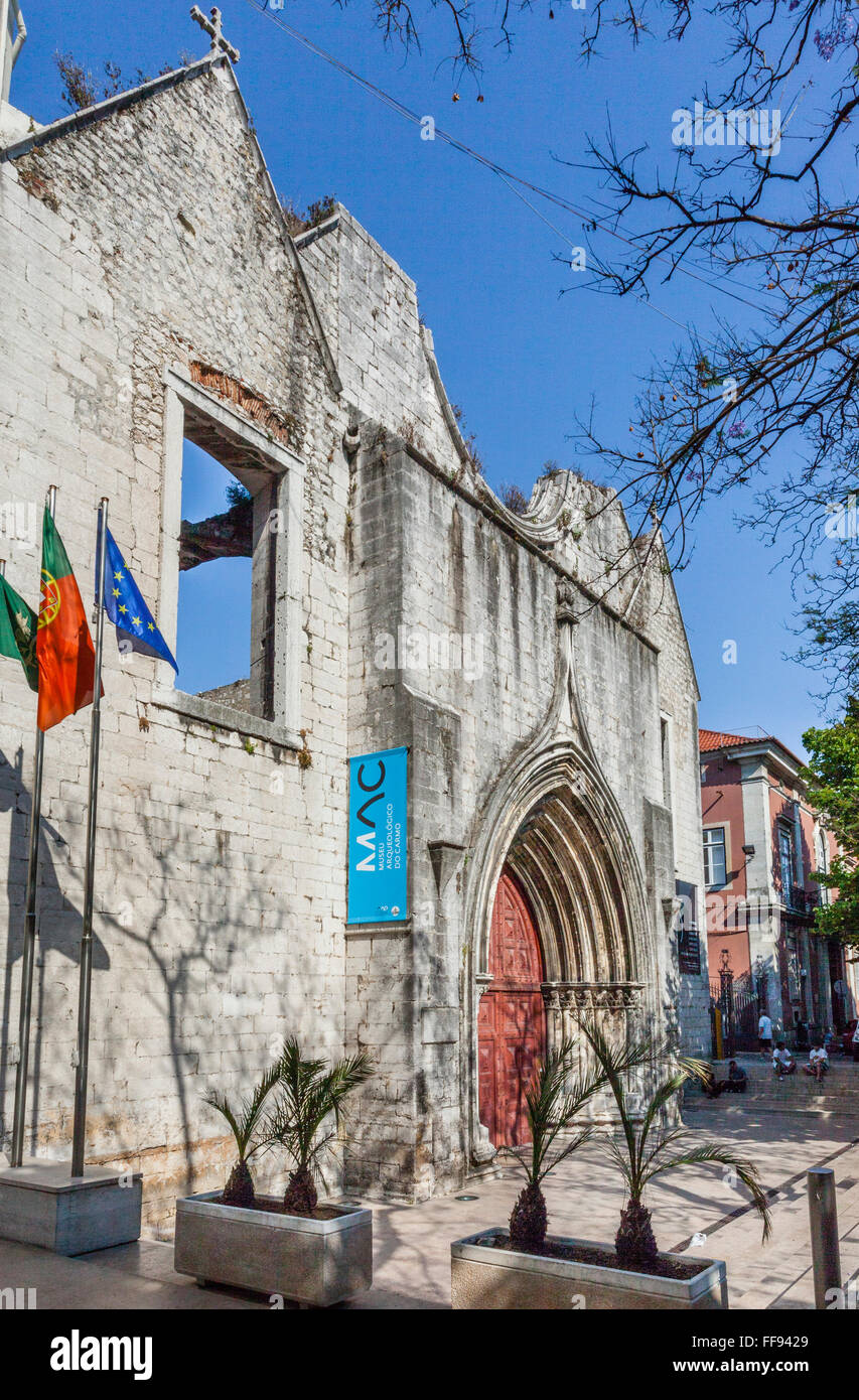 Il Portogallo, Lisbona, quartiere Chiado, portale principale del gotico Carmo chiesa, distrutta durante il 1755 Eartquake Lisbona Foto Stock
