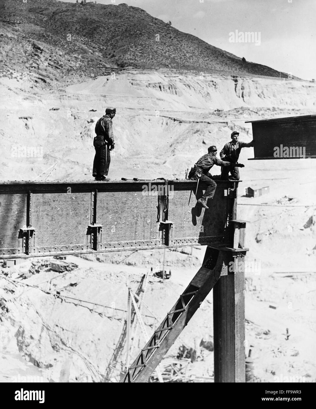 Costruzione, 1940. /Nalta-costruzione di acciaio lavoratori, c1940. Foto Stock