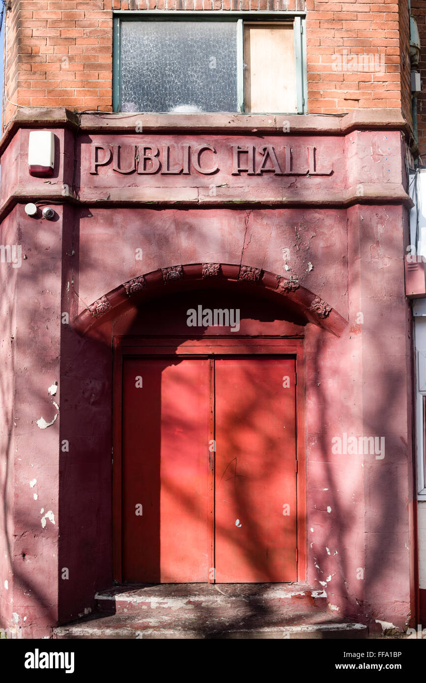 Sutton-In-Ashfield,Nottinghamshire,UK.Old Hall pubblica sulla High Street . Foto Stock