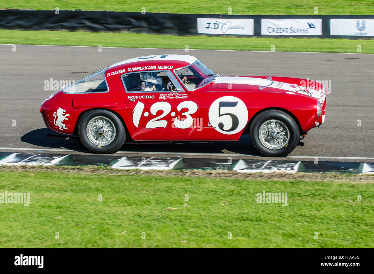 1953 Ferrari 250 MM è di proprietà di Nick Mason ed è stata corsa da Holly Mason-Franchitti al Goodwood Revival 2015 Foto Stock