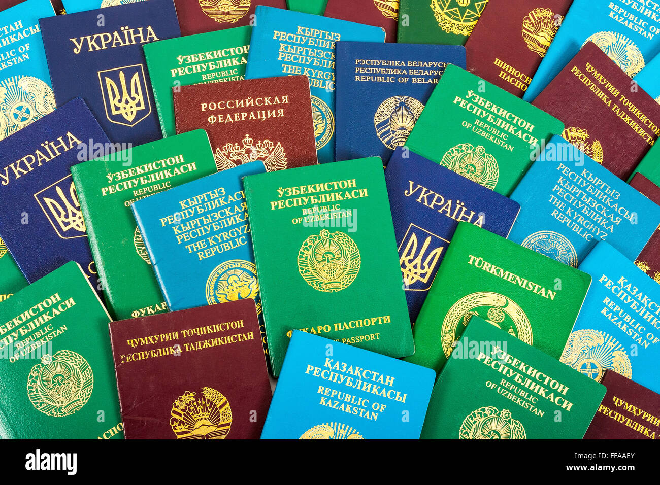 Diversi i passaporti stranieri come sfondo colorato Foto Stock