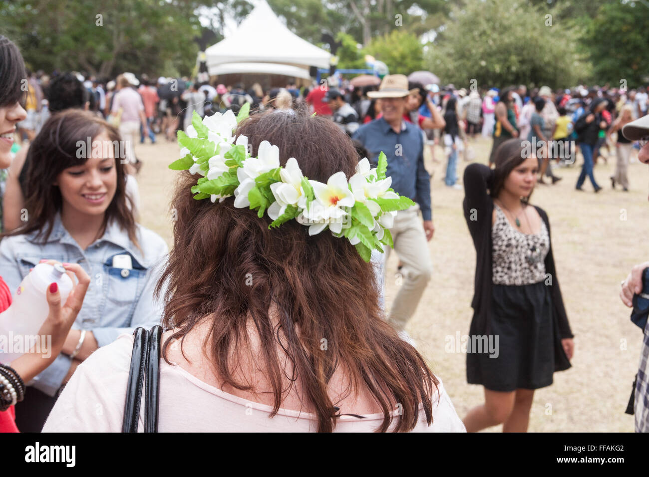 Pubblico dalle isole del Pacifico la visualizzazione gli interpreti di marcia annuale raduno al Festival Pasifika,Auckland, Nuova Zelanda Foto Stock