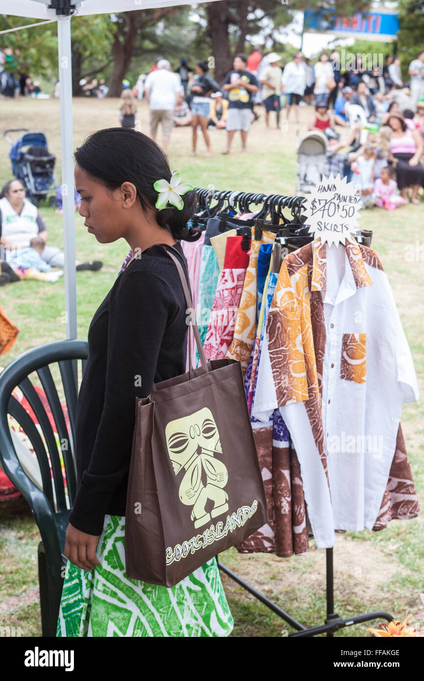 Pubblico dalle isole del Pacifico la visualizzazione gli interpreti di marcia annuale raduno al Festival Pasifika,Auckland, Nuova Zelanda Foto Stock