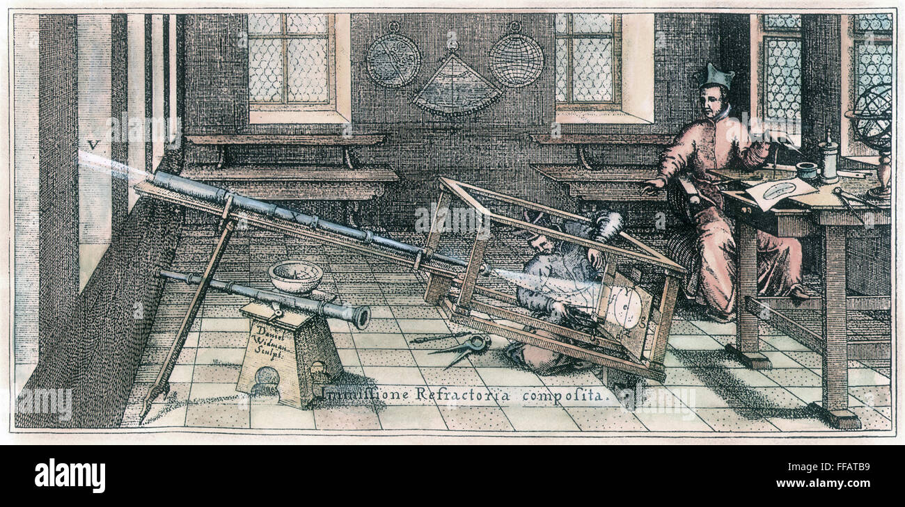 CHRISTOPH SCHEINER /n(1573-1650). Astronomo tedesco. Mentre un assistente legge off posizioni sunspot proiettata attraverso un telescopio su uno schermo, Scheiner, destra, tenute le posizioni su una mappa del sole con una bussola: incisione su rame, c1630, da Scheine Foto Stock