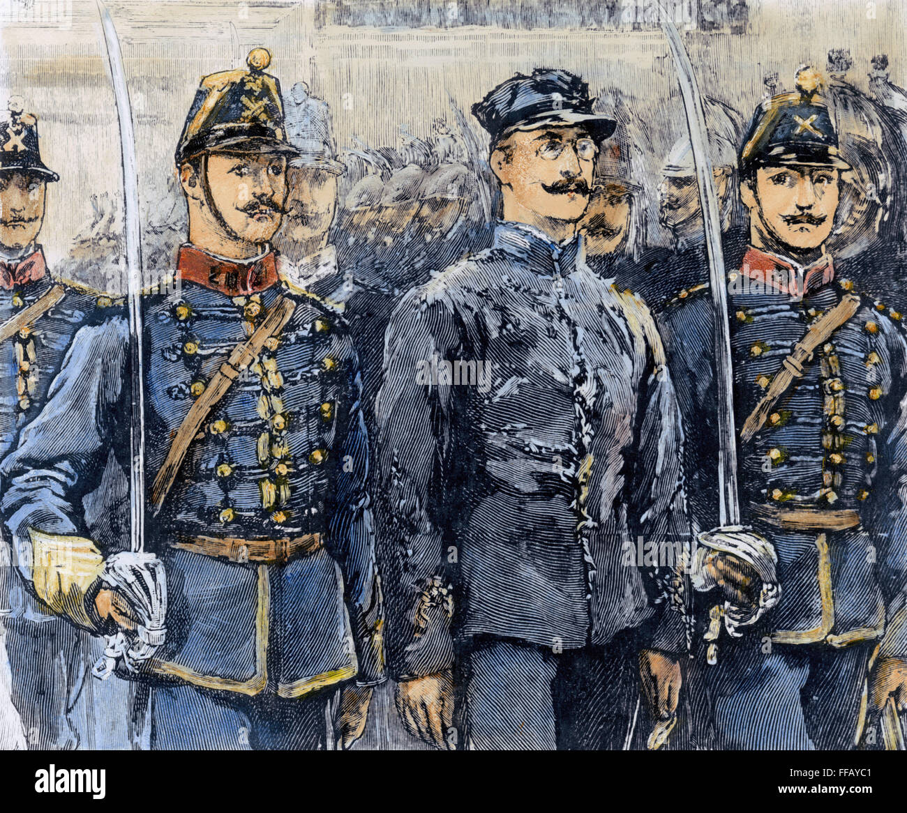 ALFRED DREYFUS (1859-1935). /NFrench ufficiale dell'esercito. Dreyfus, spogliato del suo rango, essendo sfilavano davanti delle truppe dopo la sua prima prova per tradimento nel 1894: Contemporanea incisione su legno. Foto Stock