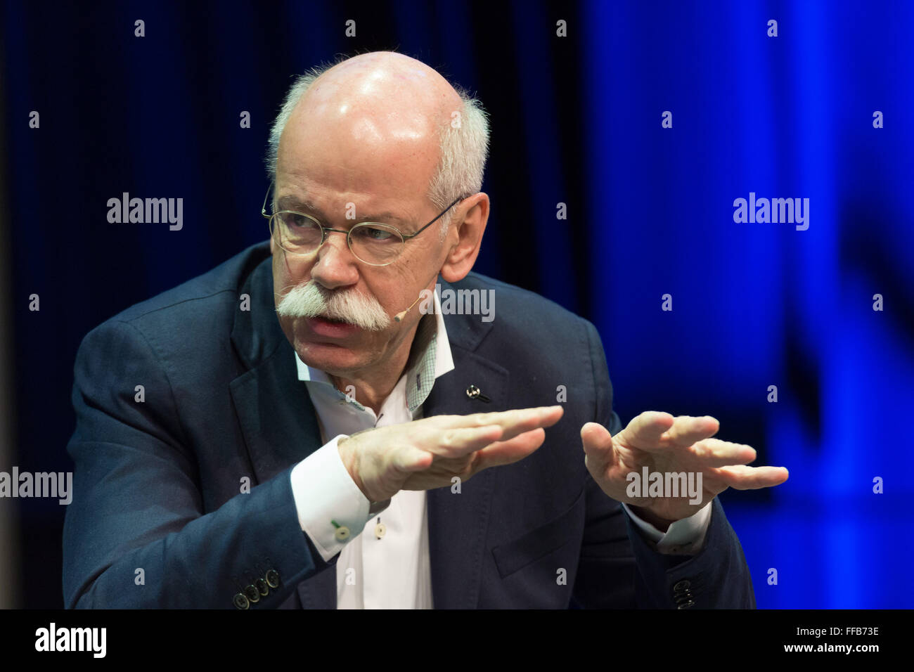 Bochum, Germania. Xi Febbraio, 2016. Dieter Zetsche, CEO Daimler AG, auto simposio, automotive esperti riuniti, Bochum, Germania, 11.02.2016. Credito: Juergen schwarz/Alamy Live News Foto Stock