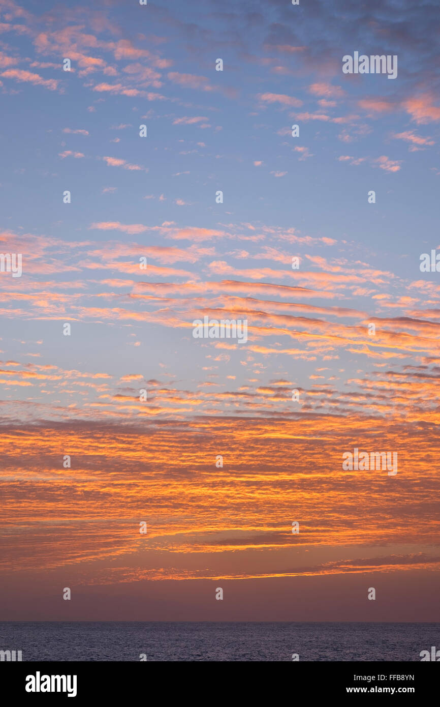 Nubi sul mare, luce della sera, al tramonto, La Gomera, isole Canarie, Spagna Foto Stock