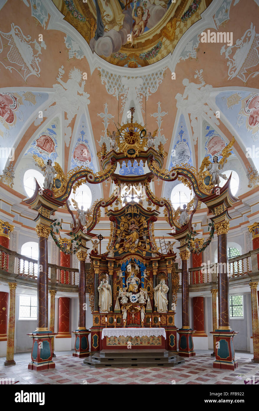 Il presbiterio con altare, la chiesa St. Johann, Rot an der Rot, Alta Svevia, Svevia, Baden-Württemberg, Germania Foto Stock