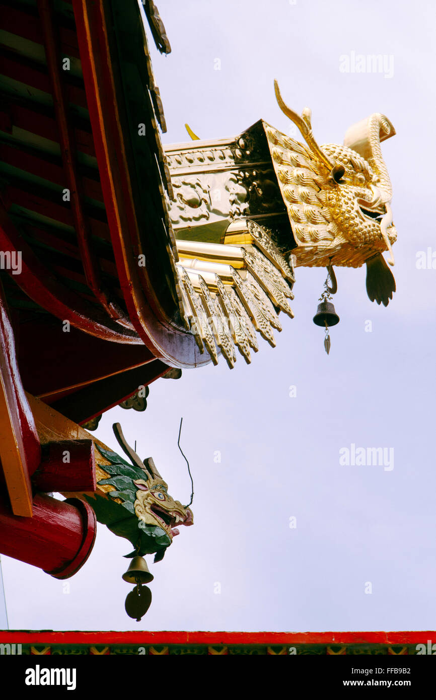 Close up di gronda di un monastero tibetano in città Kangding, nella provincia di Sichuan, in Cina Foto Stock