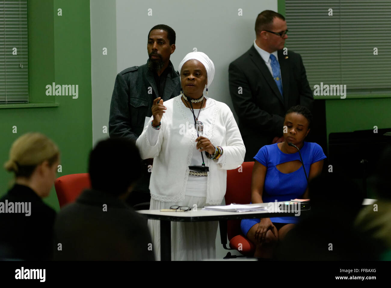 Altoparlante a nov. 19, 2015 La riforma della scuola Commissione Azione maratona incontro al distretto scolastico di Philadelphia in sede. Foto Stock