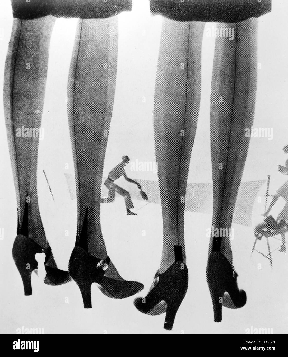 Calze di seta, 1929. /NSheer, cucita calze di seta. Illustrazione di Moda,  americano, 1929 Foto stock - Alamy