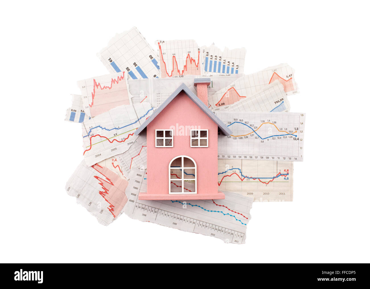 Casa sul giornale di grafici con tracciato di ritaglio Foto Stock