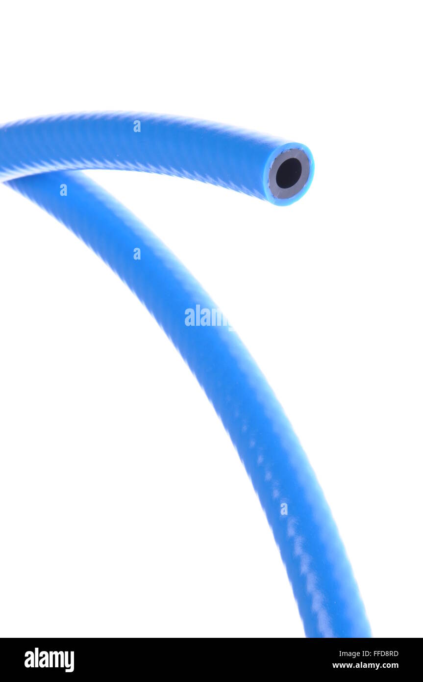 Pressione blu tubi flessibili di gomma isolati su sfondo bianco Foto Stock